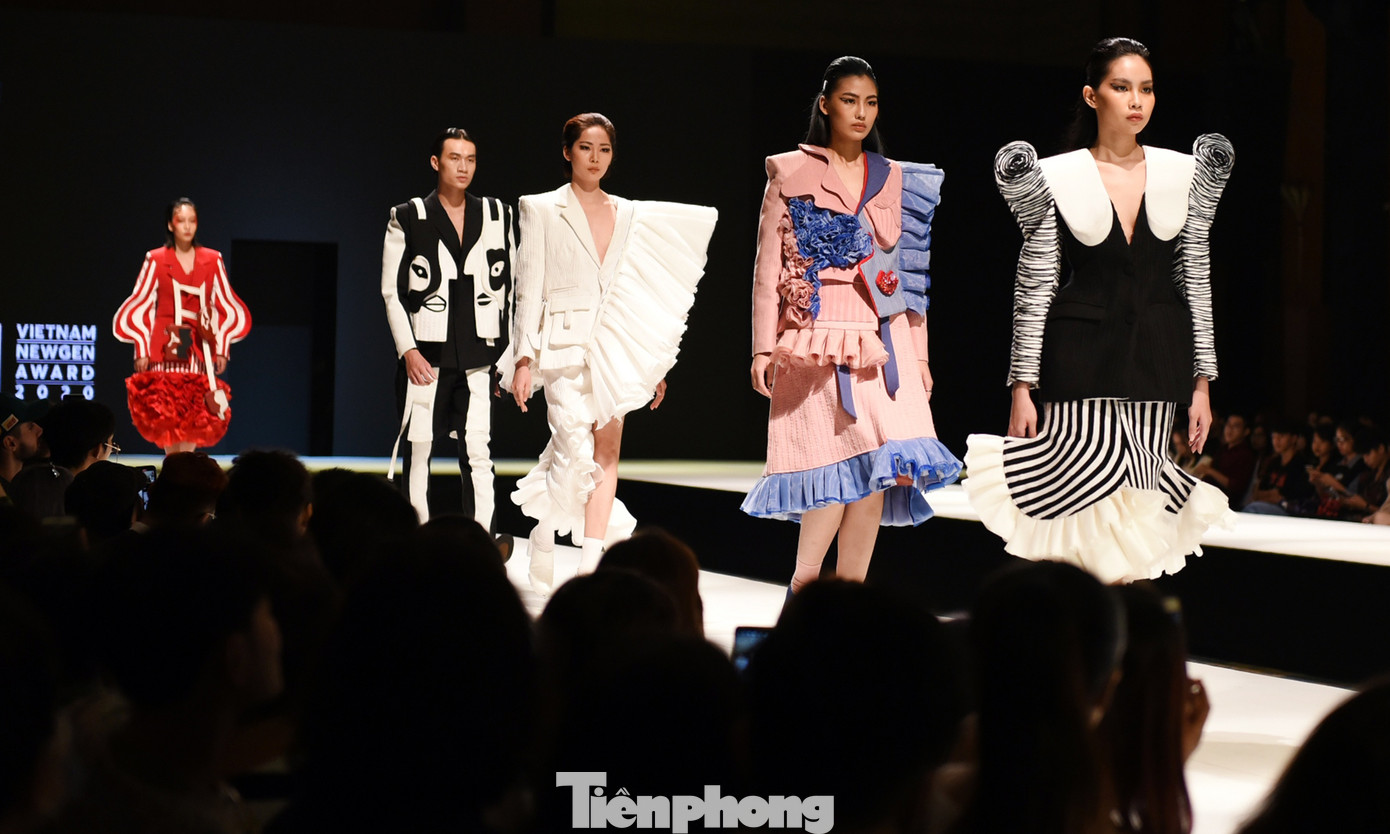 Hai nhà thiết kế 9X Việt tranh tài thời trang bền vững quốc tế ảnh 2