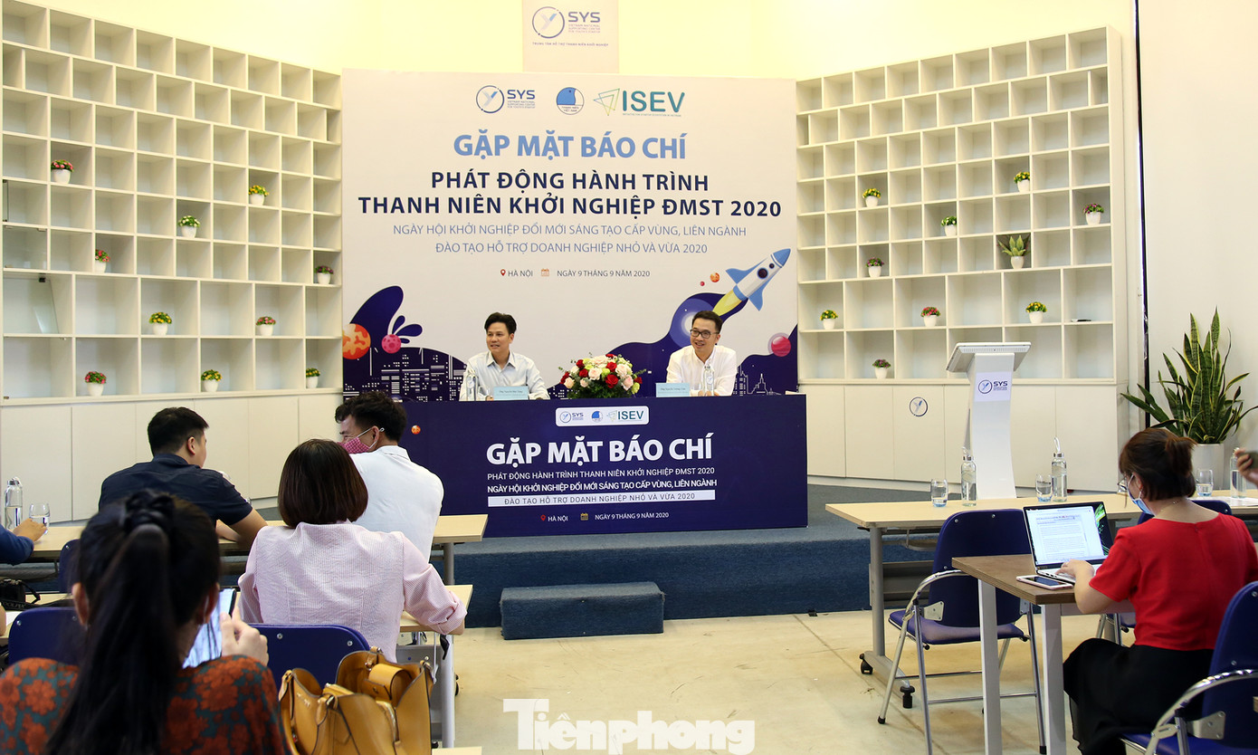 'Con đường nông sản', 'cô gái và chiếc xe máy' trong Hành trình thanh niên khởi nghiệp ảnh 1