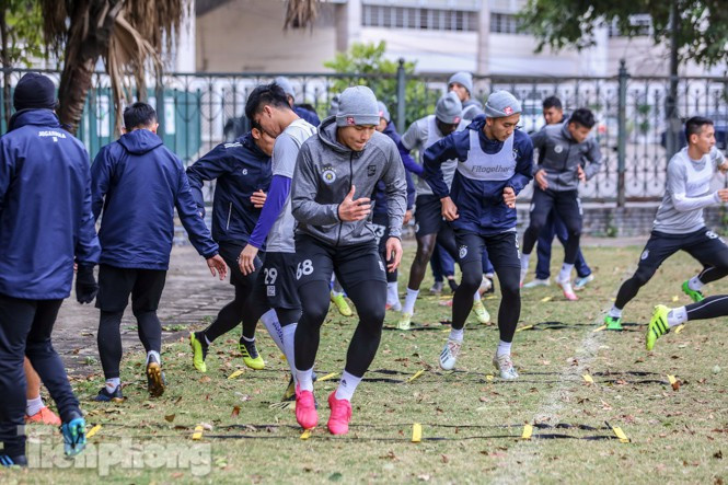 Cặp trung vệ 'thép' vắng mặt buổi tập cuối của Viettel chuẩn bị Siêu cúp ảnh 2