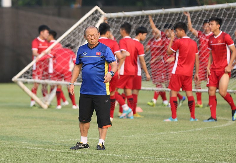 Với việc Vòng loại thứ 2 World Cup 2022 lùi tới tháng 6, HLV Park Hang Seo sẽ có thêm thời gian để chuẩn bị cho đội tuyển Việt Nam. Vì sao Việt Nam không đăng cai Vòng loại World Cup 2022? ảnh 1