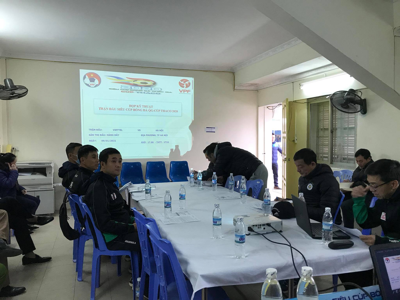 Siêu cúp thay 5 cầu thủ theo luật mới FIFA ảnh 1