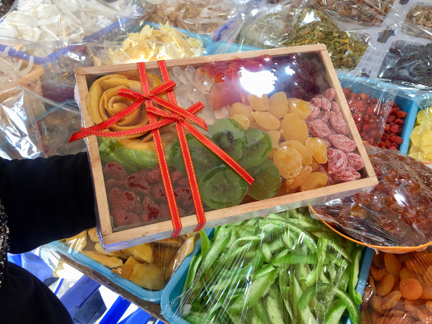 Mứt '4 không' tràn lan vỉa hè dịp Tết ảnh 7