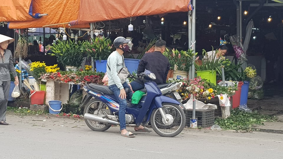 Hoa, quả, gà… tăng giá ngày rằm tháng Chạp ảnh 1