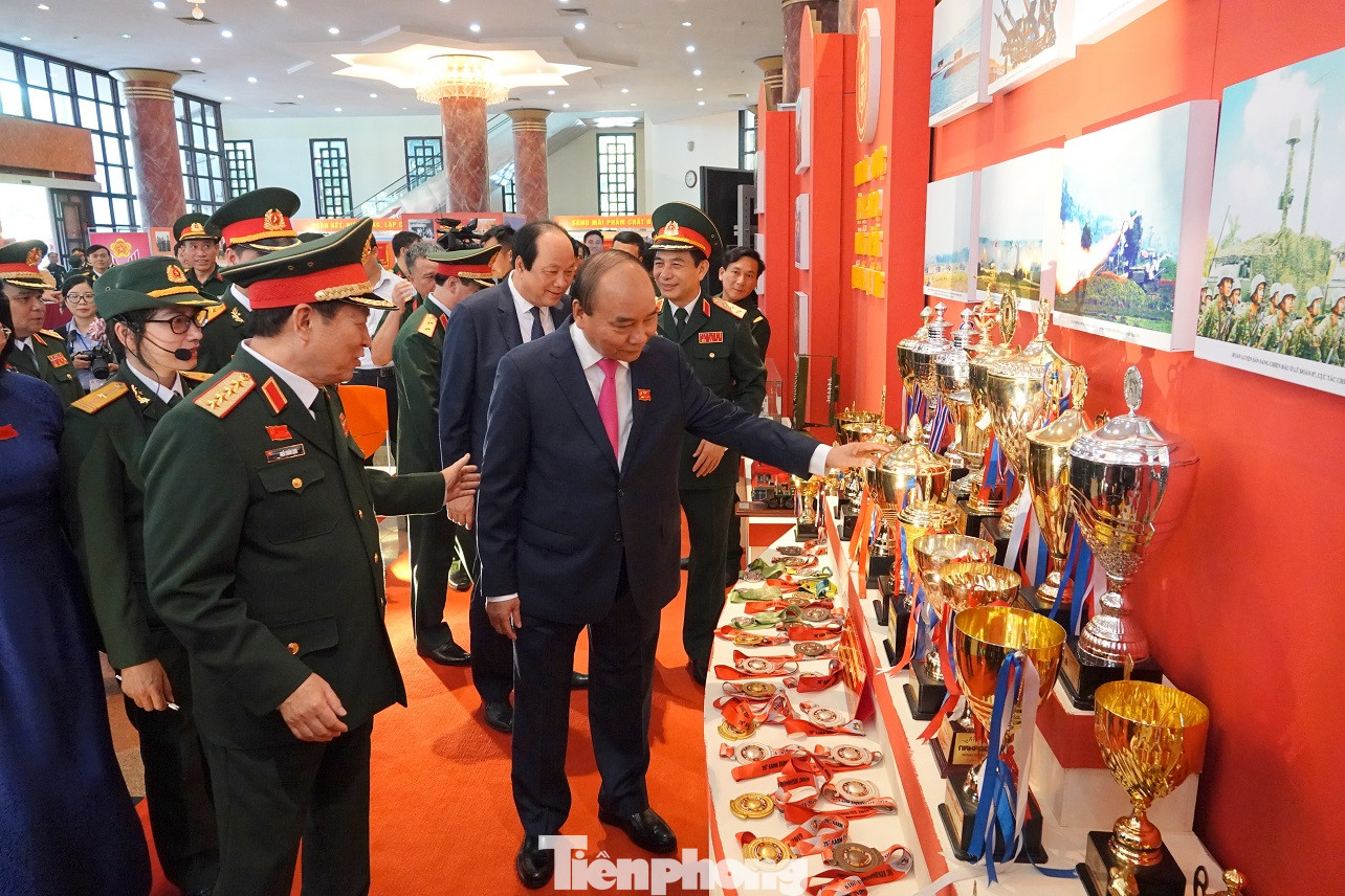 Thủ tướng: Phẩm chất 'Bộ đội Cụ Hồ' được phát huy trong phòng chống COVID-19 ảnh 5