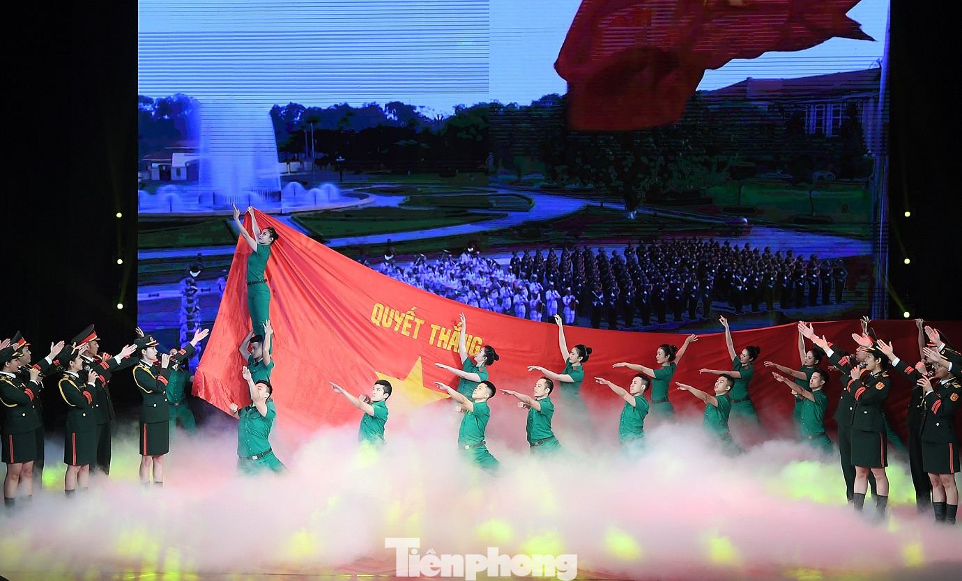 Bộ Quốc phòng trao tặng giải thưởng văn học, nghệ thuật, báo chí 5 năm ảnh 5