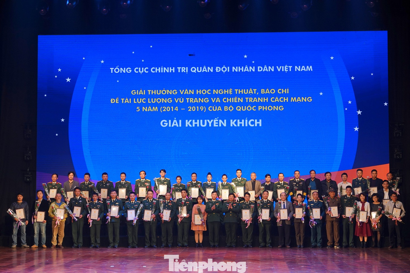 Bộ Quốc phòng trao tặng giải thưởng văn học, nghệ thuật, báo chí 5 năm ảnh 6