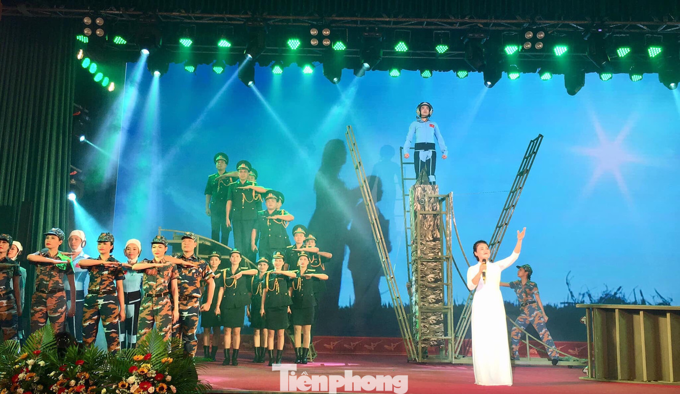 Nữ thượng úy Phòng không - Không quân hát 'COVID-19 đi đu đưa đi parody' ảnh 1