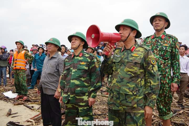 Quân đội đã giải cứu toàn bộ nạn nhân mắc kẹt trên tàu Vietship 01 ảnh 2