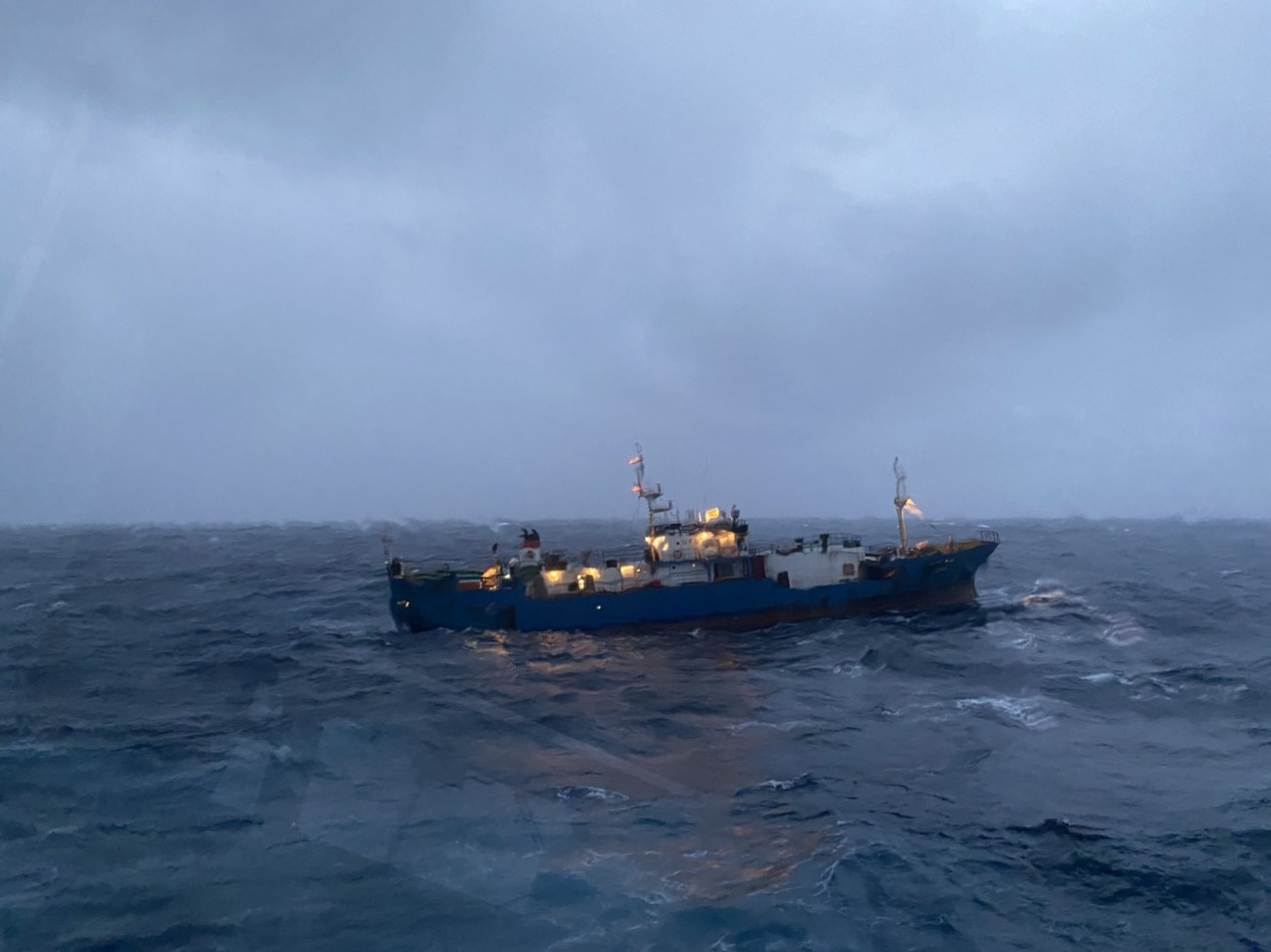 Lữ đoàn Tàu ngầm 189 cứu tàu Nga gặp nạn ảnh 2