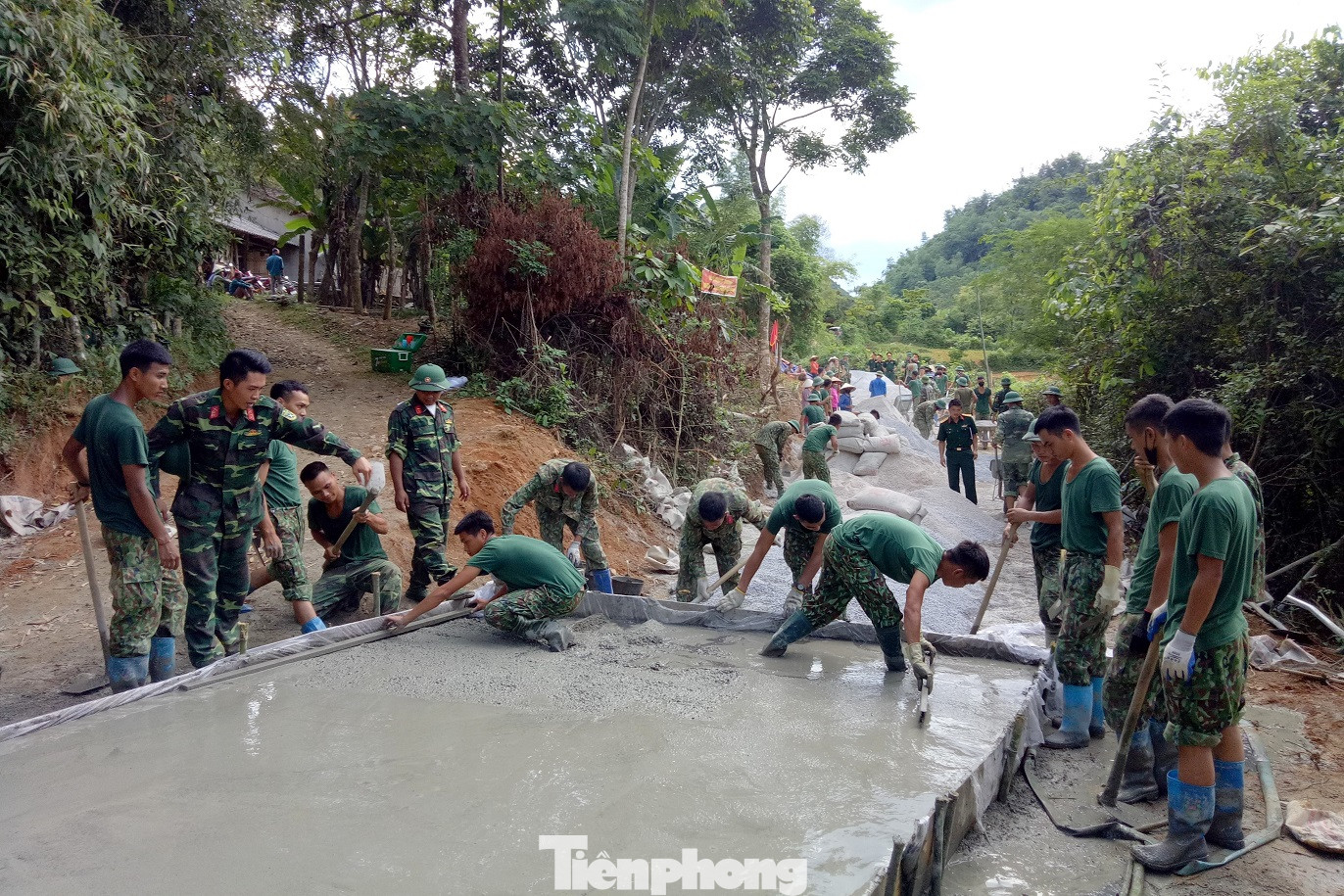 Hào hùng lính Sao Vàng ‘bám đất, bám dân, tự lực tự cường’ ảnh 9