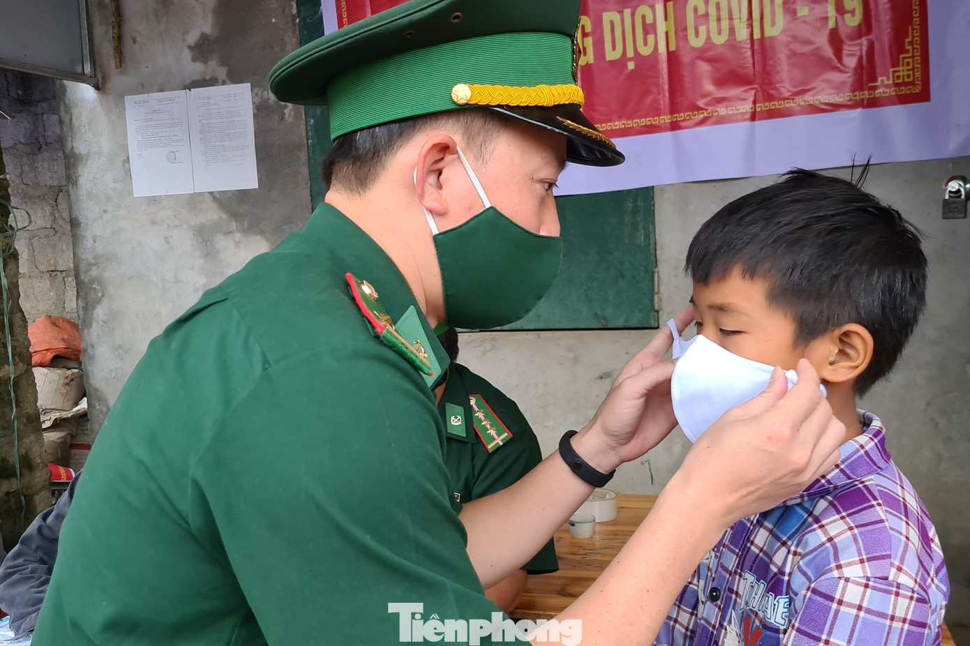 Hơn 320.000 hộ dân cam kết không xuất nhập cảnh trái phép ảnh 6