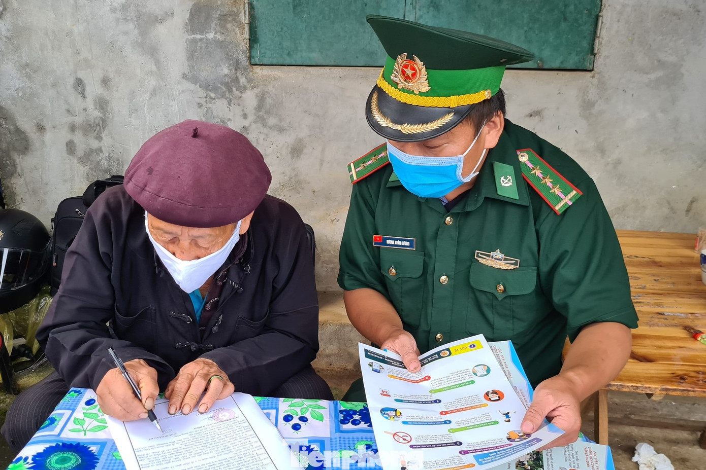 Hơn 320.000 hộ dân cam kết không xuất nhập cảnh trái phép ảnh 5