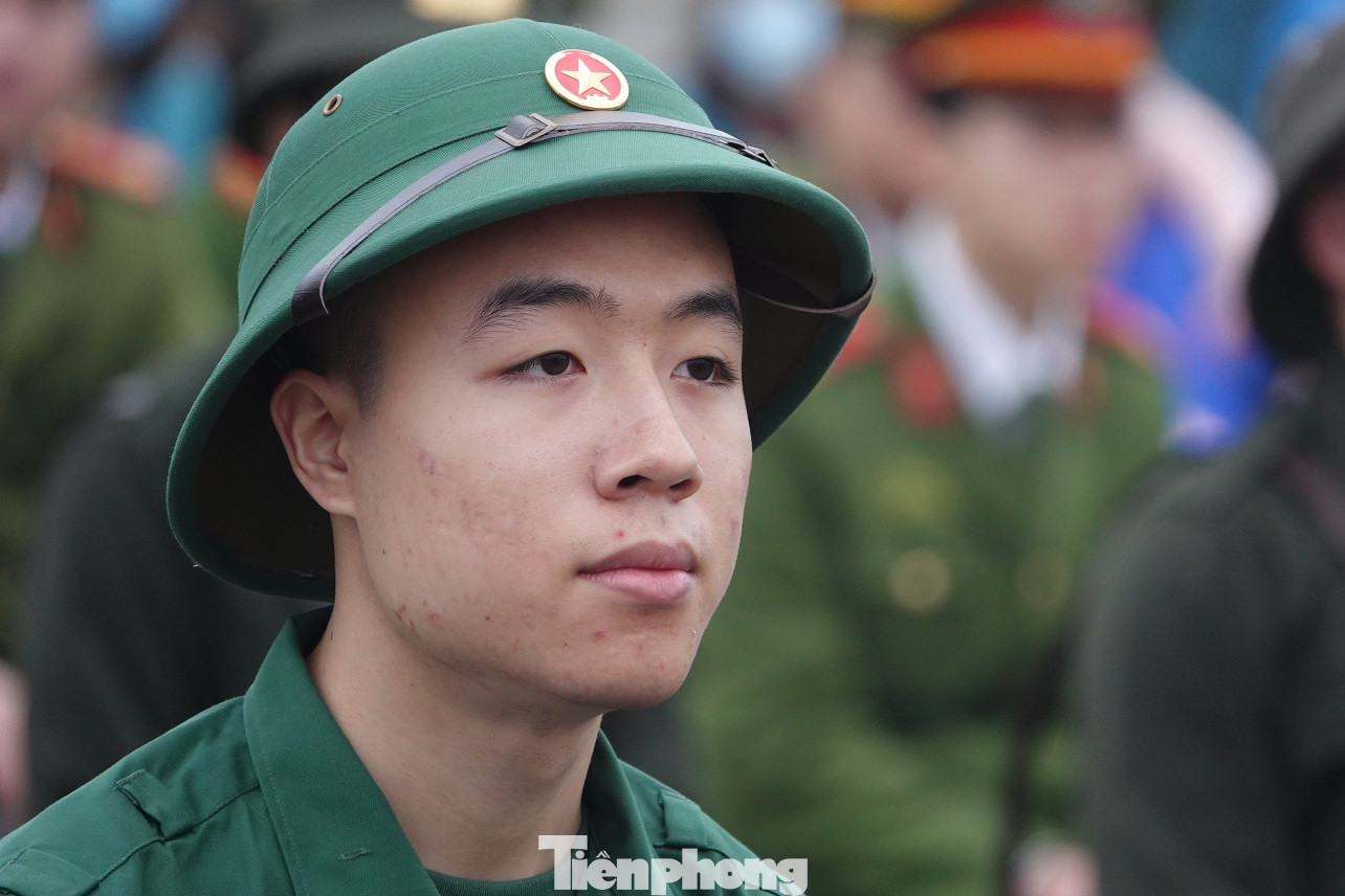 Hơn 1.000 thanh niên Thủ đô viết đơn tình nguyện nhập ngũ ảnh 7