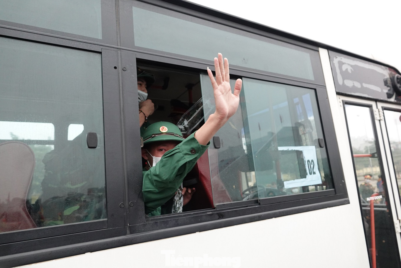 Hơn 1.000 thanh niên Thủ đô viết đơn tình nguyện nhập ngũ ảnh 9