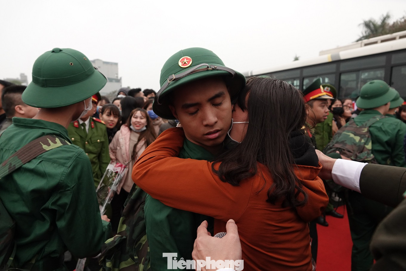 Hơn 1.000 thanh niên Thủ đô viết đơn tình nguyện nhập ngũ ảnh 3