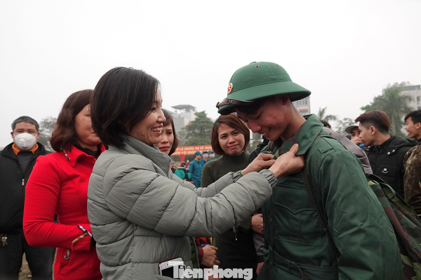 Hơn 1.000 thanh niên Thủ đô viết đơn tình nguyện nhập ngũ ảnh 5