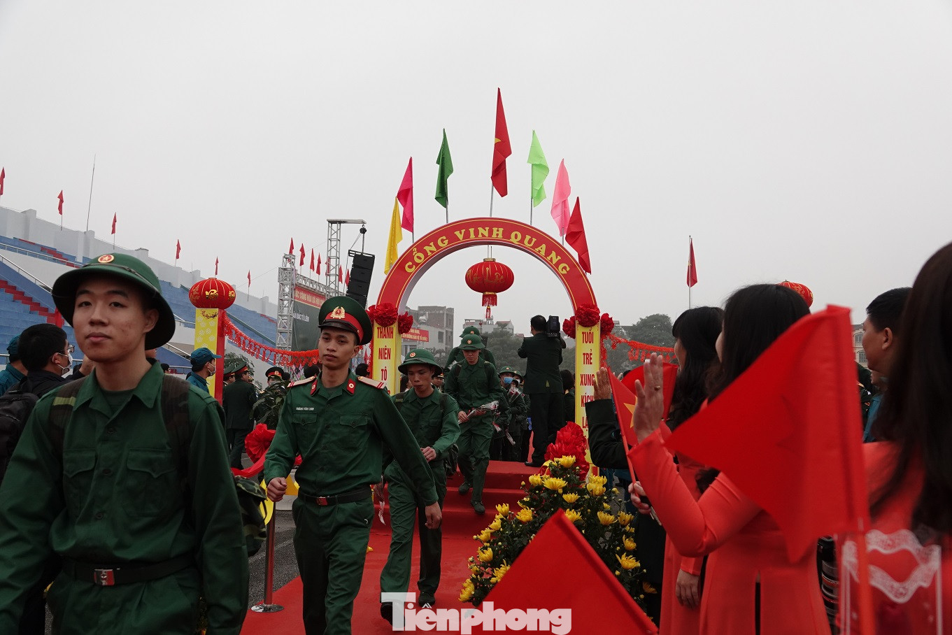 Hơn 1.000 thanh niên Thủ đô viết đơn tình nguyện nhập ngũ ảnh 8