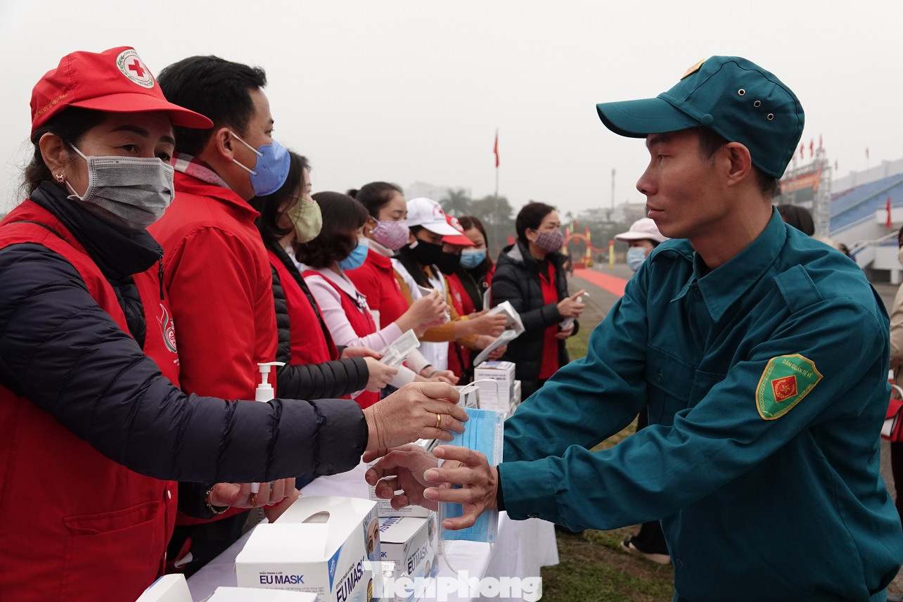 Hơn 1.000 thanh niên Thủ đô viết đơn tình nguyện nhập ngũ ảnh 2