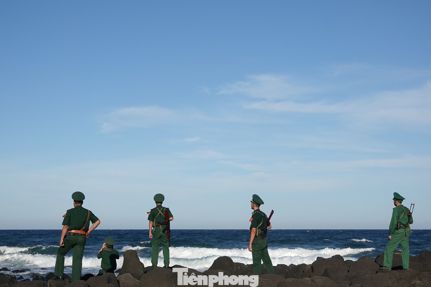 Quân hàm xanh giữ đảo tiền tiêu ảnh 5