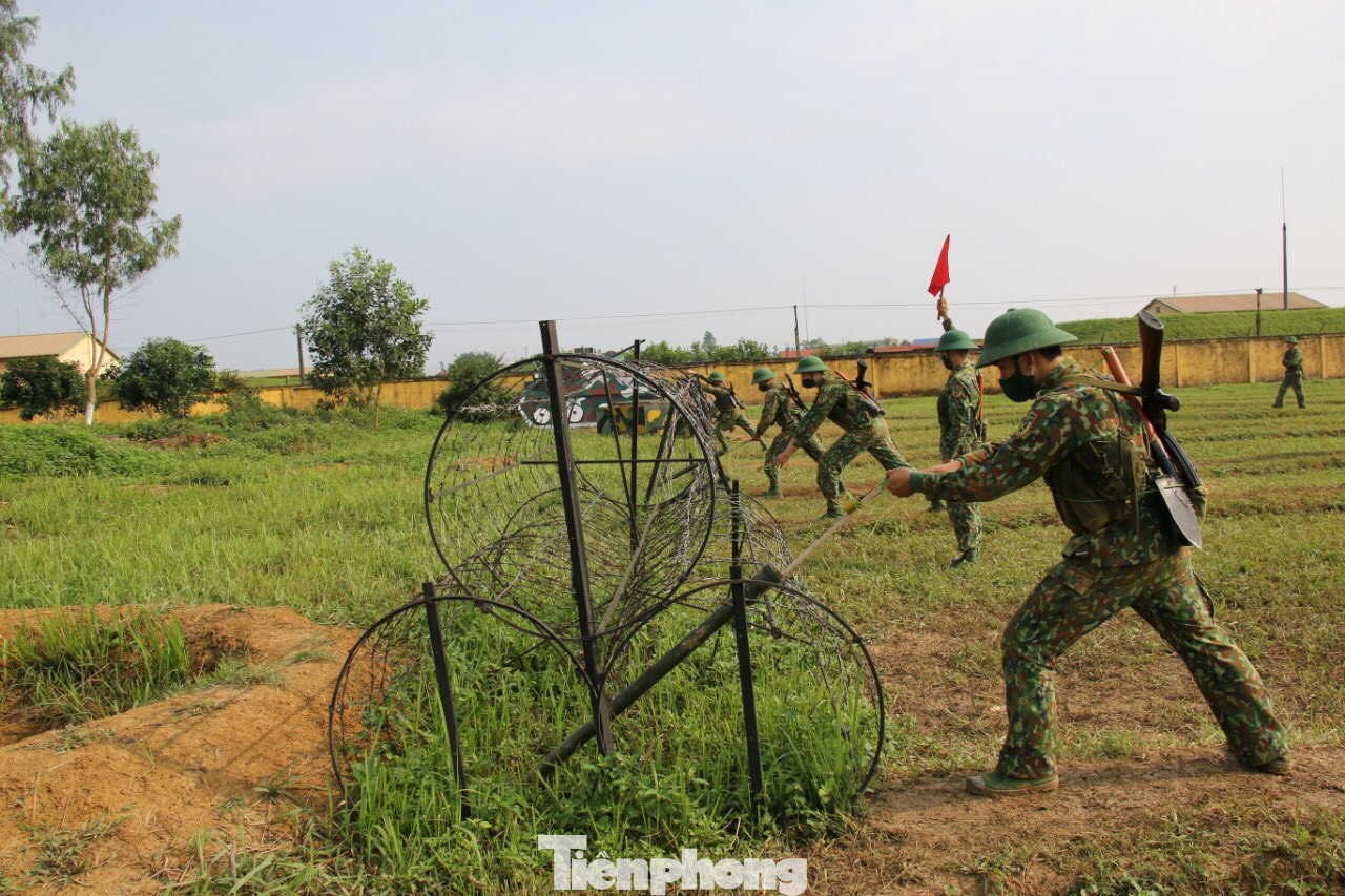 Huấn luyện chiến sĩ mới trong mùa… ‘COVID’ ảnh 8