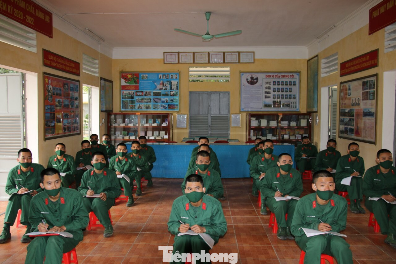 Huấn luyện chiến sĩ mới trong mùa… ‘COVID’ ảnh 2