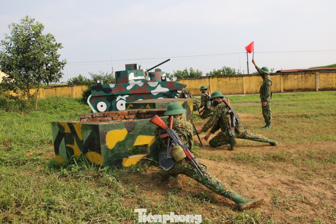 Huấn luyện chiến sĩ mới trong mùa… ‘COVID’ ảnh 4