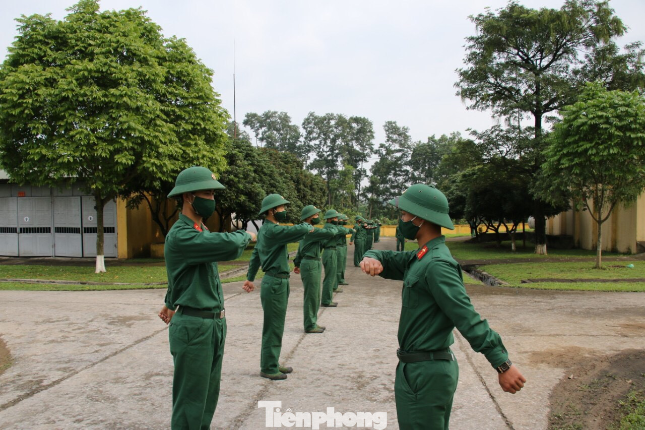 Huấn luyện chiến sĩ mới trong mùa… ‘COVID’ ảnh 11