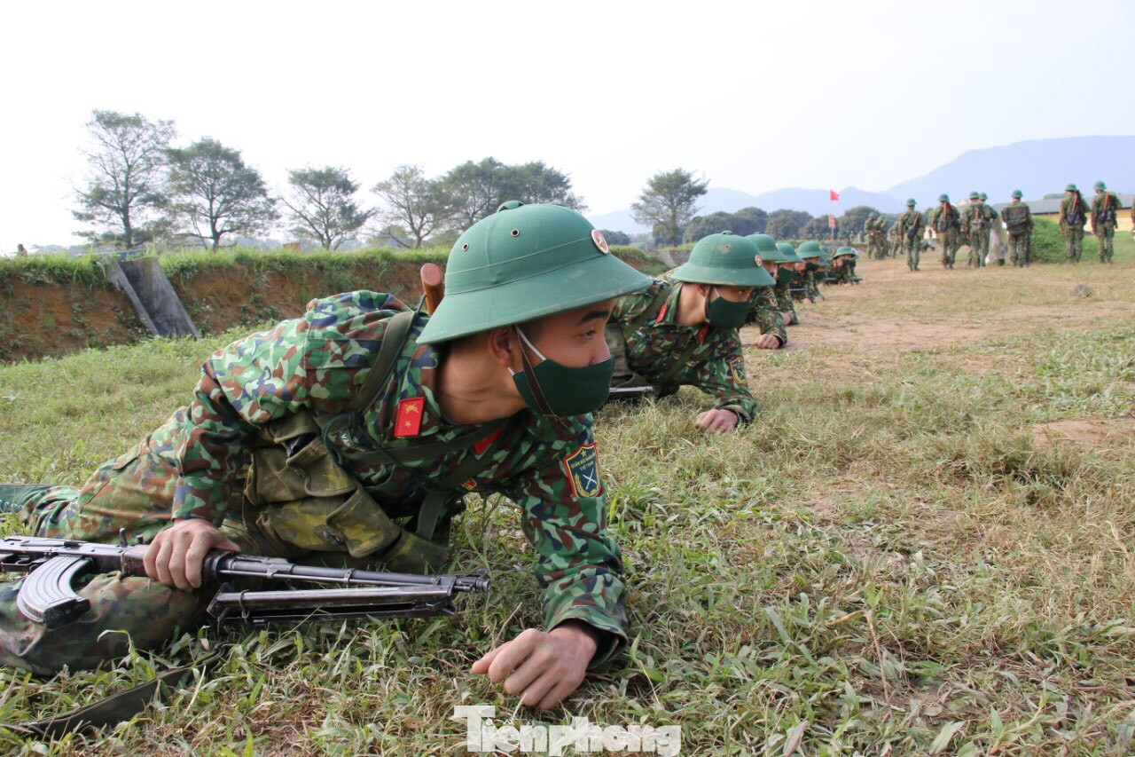 Huấn luyện chiến sĩ mới trong mùa… ‘COVID’ ảnh 10