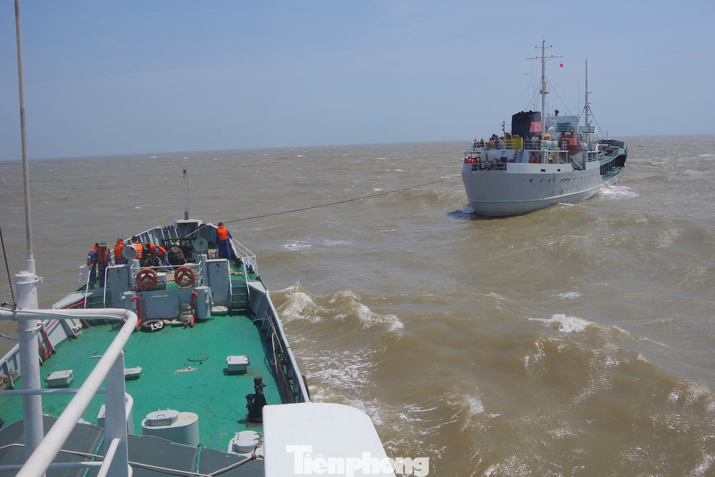 Chiến sĩ Hải quân mang dòng nước nghĩa tình đến đồng bào vùng hạn mặn ảnh 7