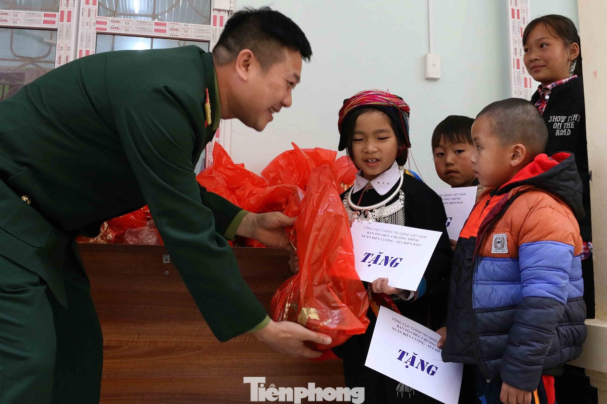 Xuân biên giới thắm tình quân dân ảnh 2