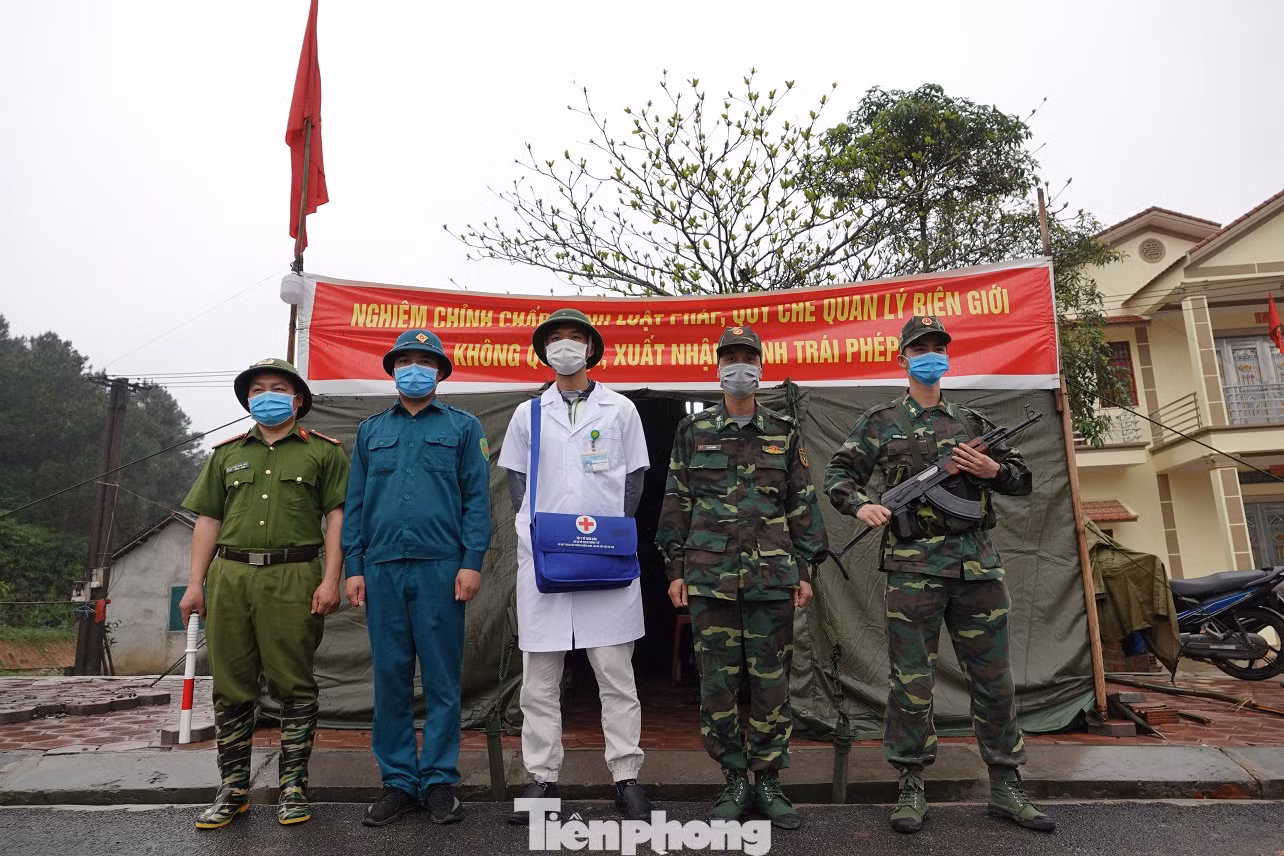 259 học viên Biên phòng lên biên giới dầm mưa chống đại dịch ảnh 2
