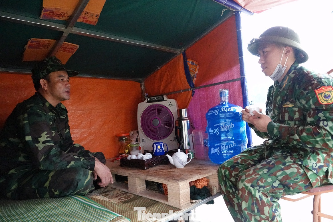 259 học viên Biên phòng lên biên giới dầm mưa chống đại dịch ảnh 12