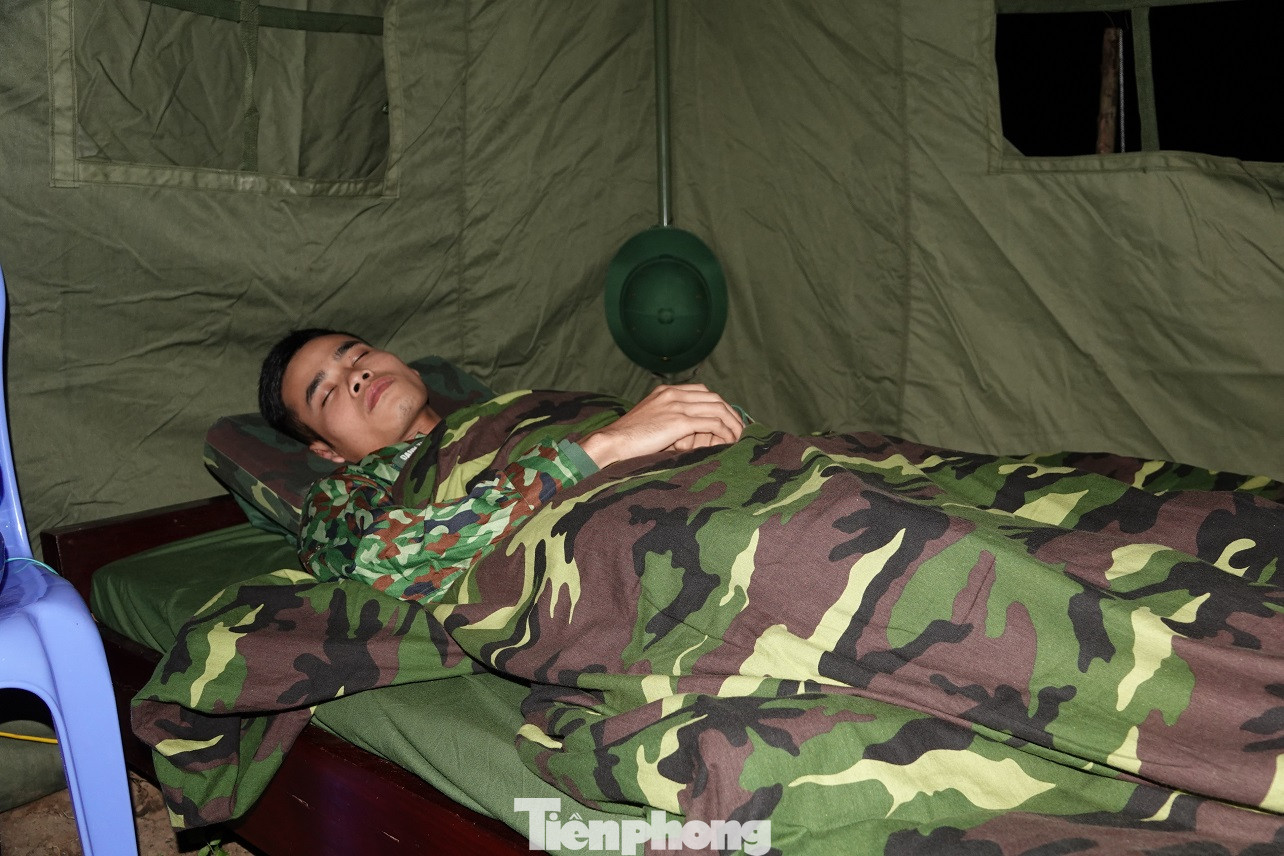 259 học viên Biên phòng lên biên giới dầm mưa chống đại dịch ảnh 7