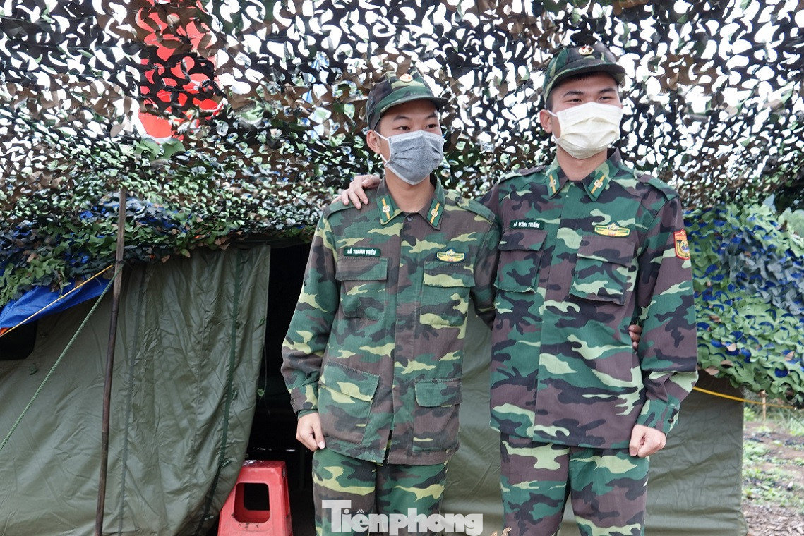 259 học viên Biên phòng lên biên giới dầm mưa chống đại dịch ảnh 5