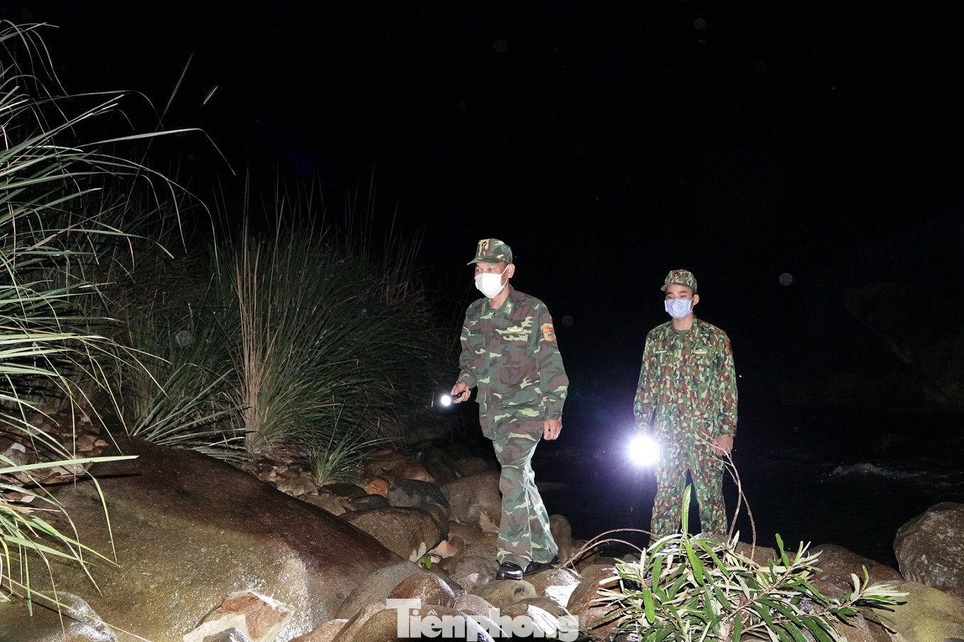 259 học viên Biên phòng lên biên giới dầm mưa chống đại dịch ảnh 1