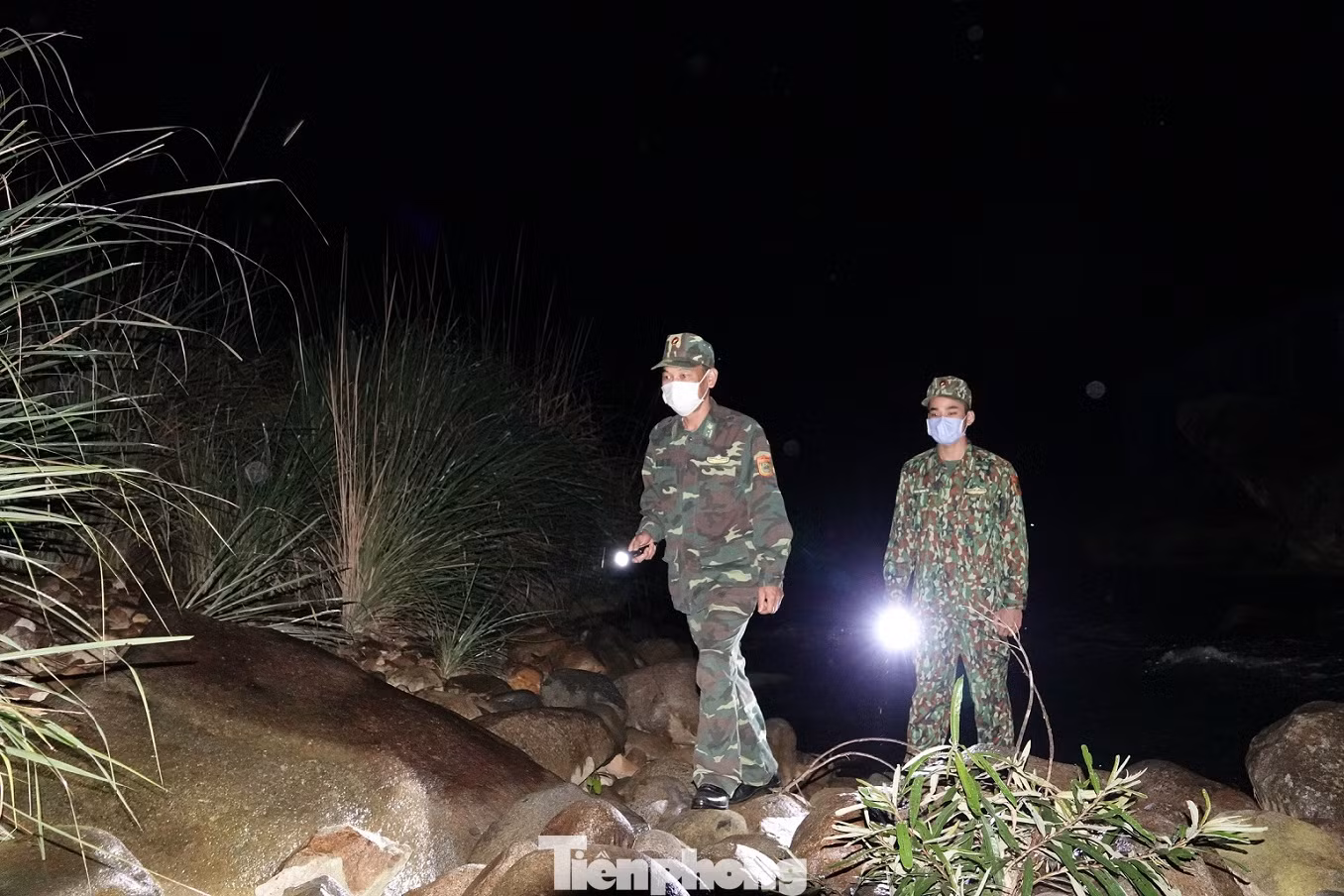 259 học viên Biên phòng lên biên giới dầm mưa chống đại dịch ảnh 1