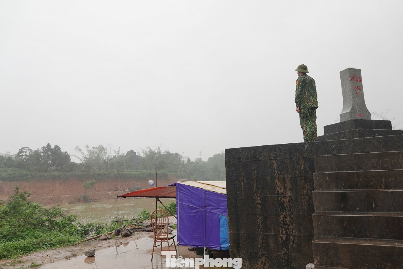 259 học viên Biên phòng lên biên giới dầm mưa chống đại dịch ảnh 4