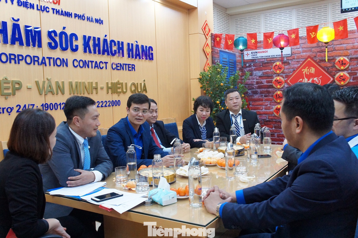 Lãnh đạo T.Ư Đoàn 'tiếp sức' công nhân điện lực Thủ đô ảnh 1