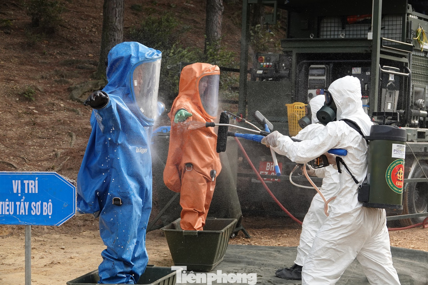 Quân đội diễn tập phòng thủ dân sự liên tỉnh ứng phó sự cố môi trường ảnh 6