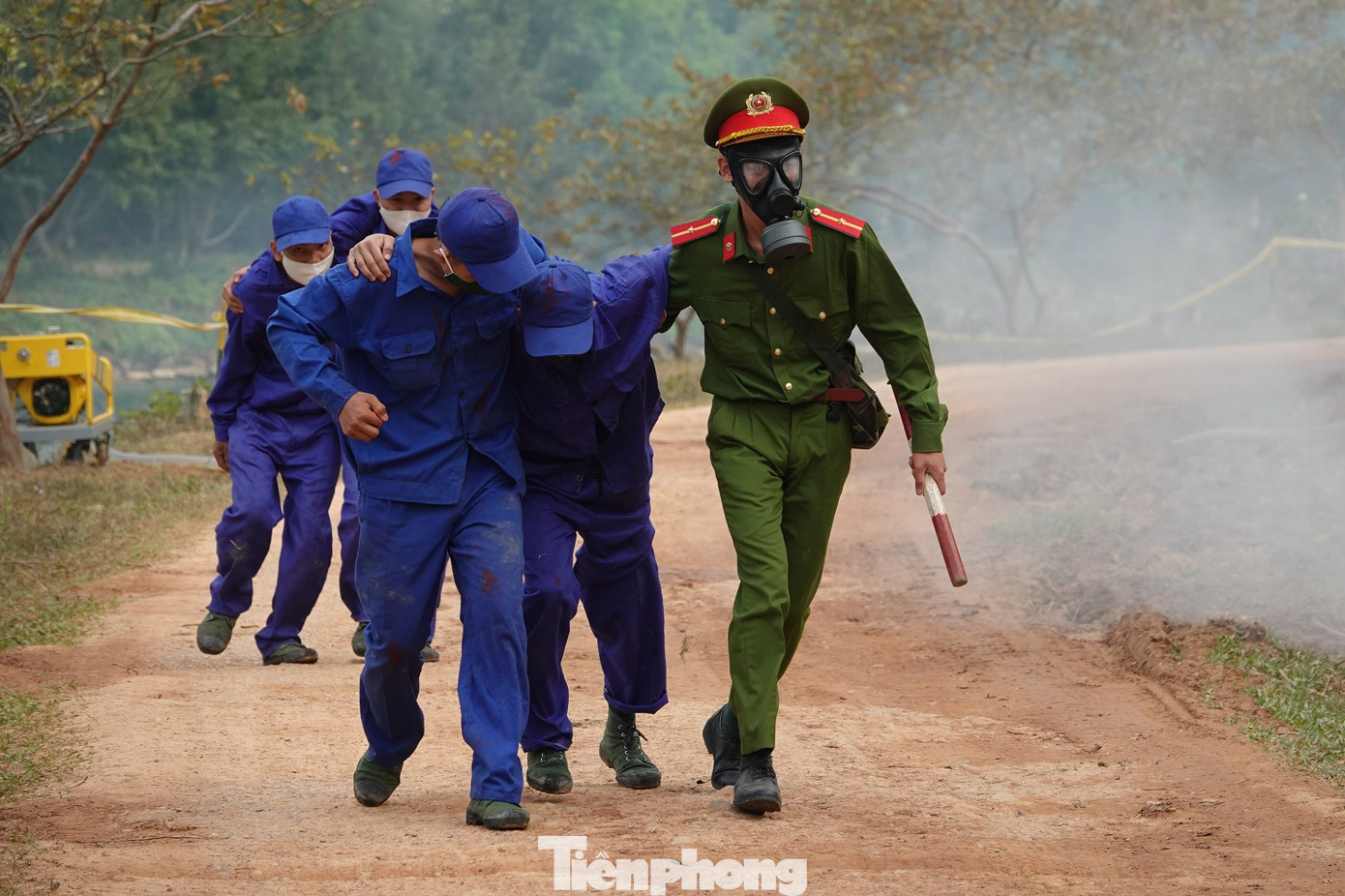 Quân đội diễn tập phòng thủ dân sự liên tỉnh ứng phó sự cố môi trường ảnh 8
