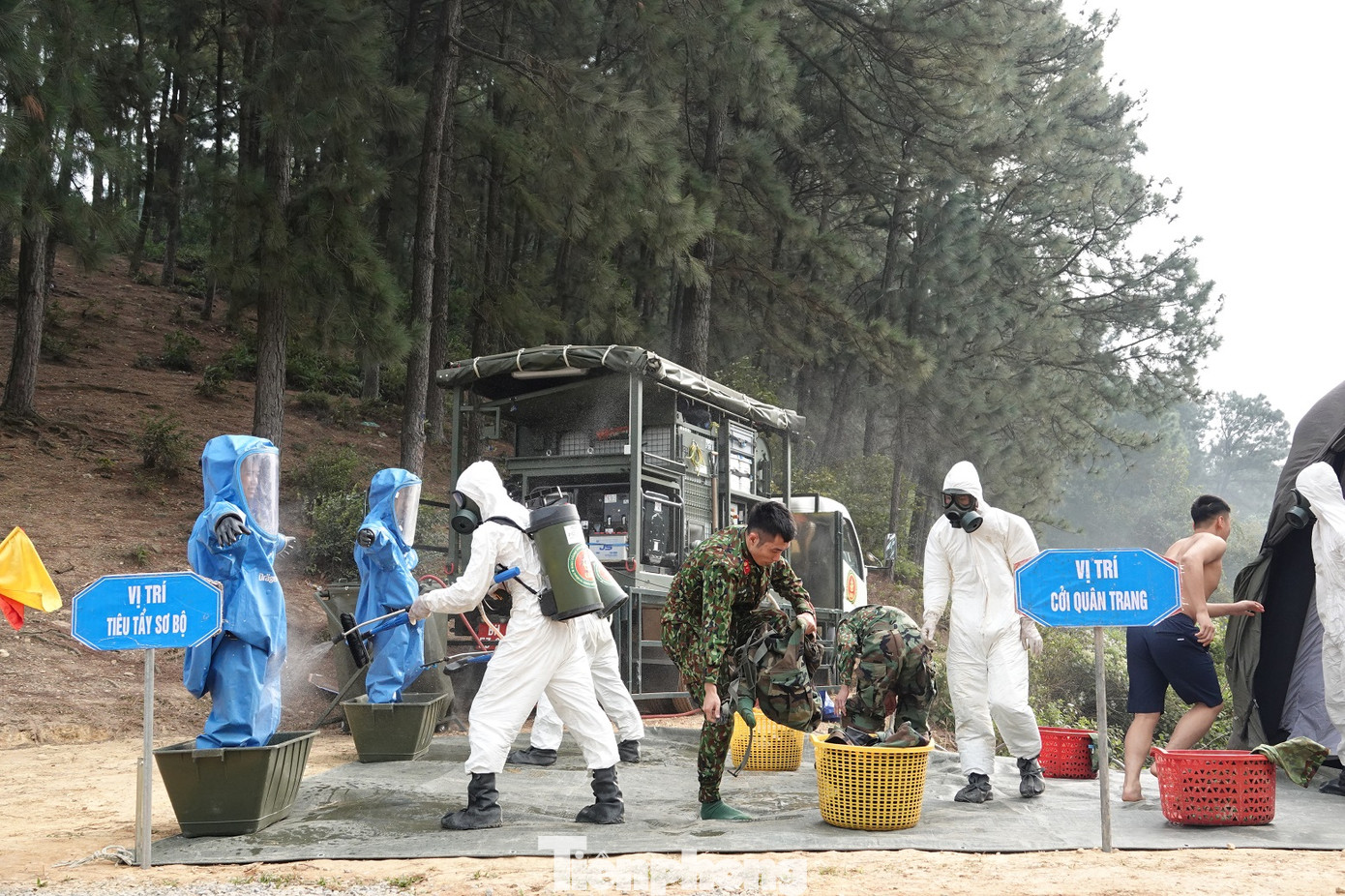 Quân đội diễn tập phòng thủ dân sự liên tỉnh ứng phó sự cố môi trường ảnh 1