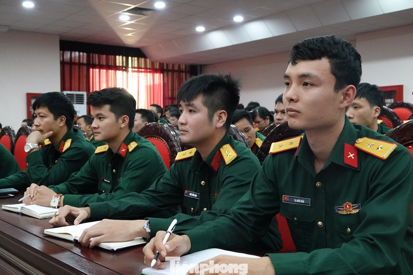 Xác định động cơ phấn đấu, trách nhiệm của cán bộ, sĩ quan trẻ ảnh 4