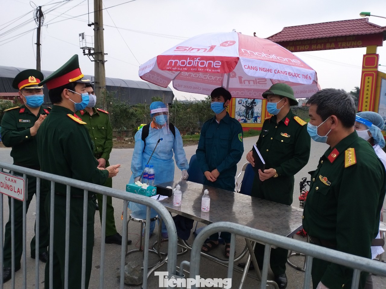 Bộ Tư lệnh Thủ đô tiêu độc ổ dịch Hạ Lôi trong đêm ảnh 5