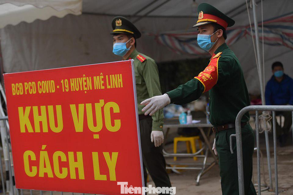 Bộ Tư lệnh Thủ đô tiêu độc ổ dịch Hạ Lôi trong đêm ảnh 4