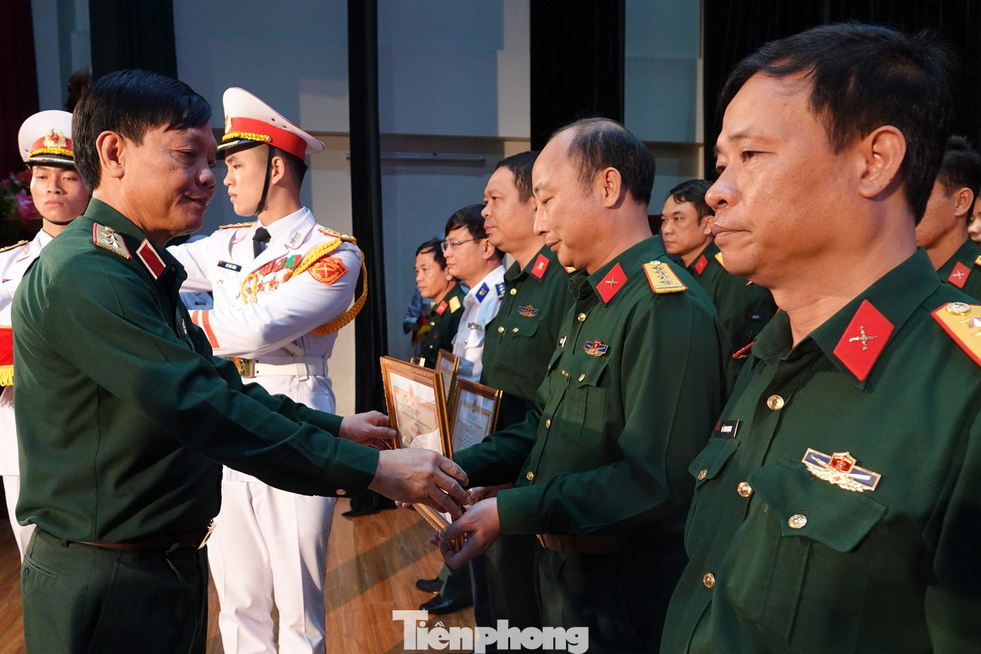 Cấm hạ sĩ quan - binh sĩ sử dụng xe máy tham gia giao thông ảnh 4