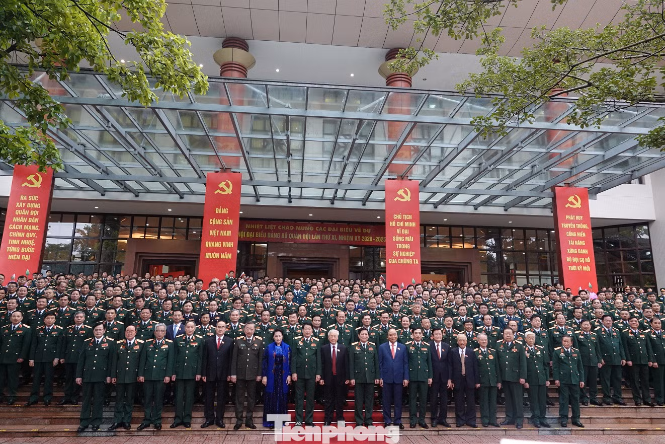 Tổng Bí thư, Chủ tịch nước: Quân đội bảo đảm môi trường ‘trong ấm, ngoài êm’ cho đất nước ảnh 2