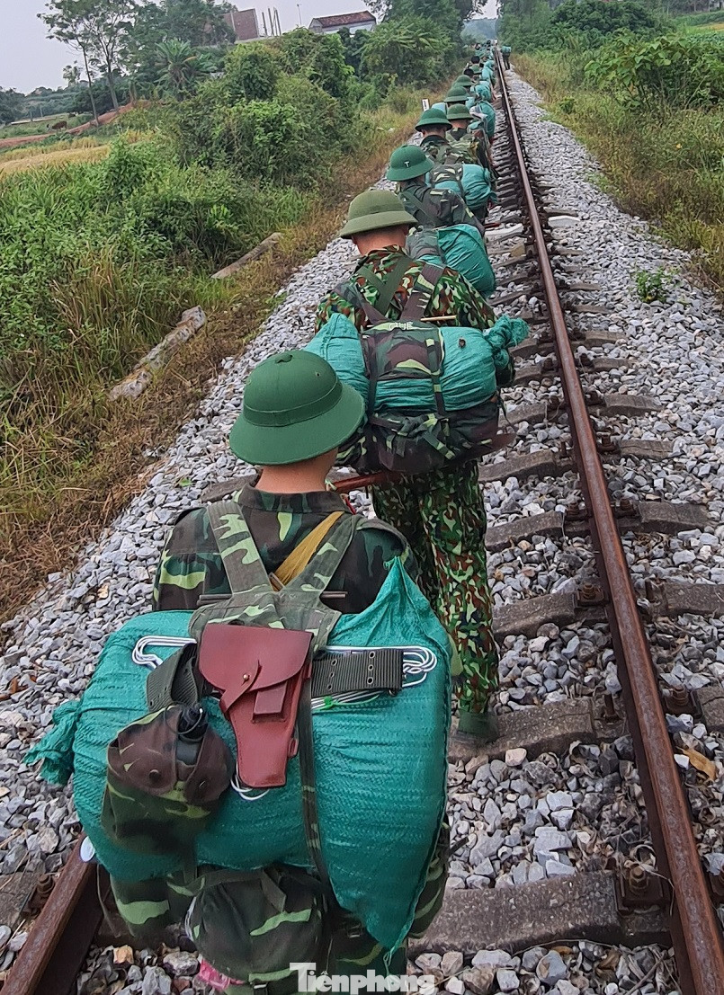 Bộ binh chủ lực thực hành chiến đấu ở địa hình trung du ảnh 10