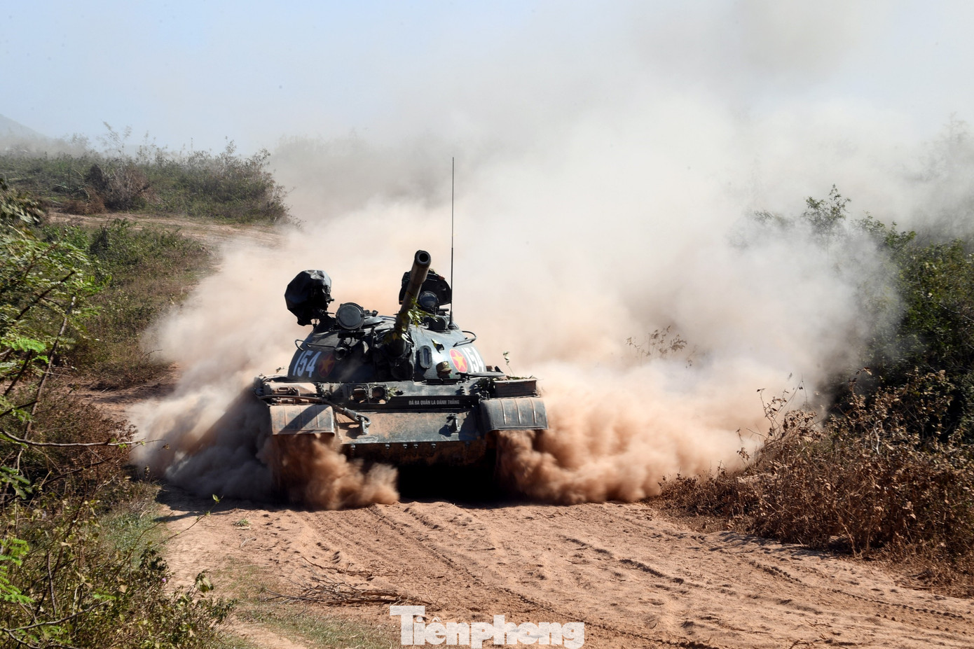 Bộ binh chủ lực thực hành chiến đấu ở địa hình trung du ảnh 4