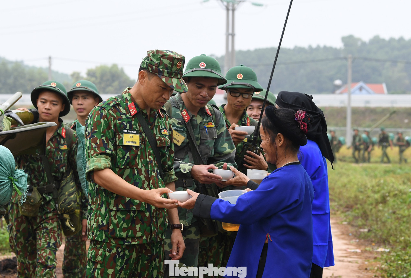 Bộ binh chủ lực thực hành chiến đấu ở địa hình trung du ảnh 11