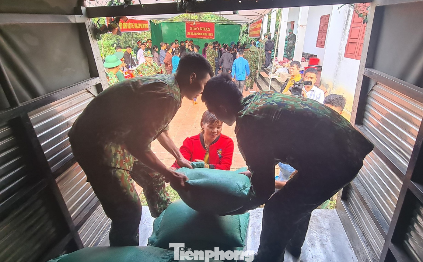 Bộ binh chủ lực thực hành chiến đấu ở địa hình trung du ảnh 9